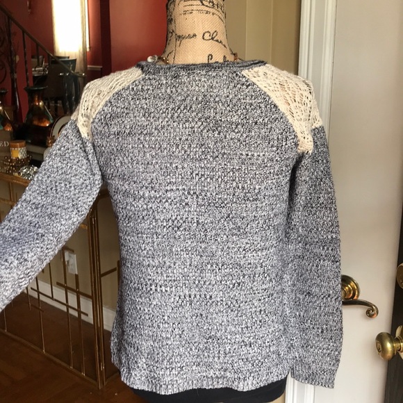 GREY AND BEIGE CROCHET STYLE PINK ROSE SWEATER S - Picture 2 of 5